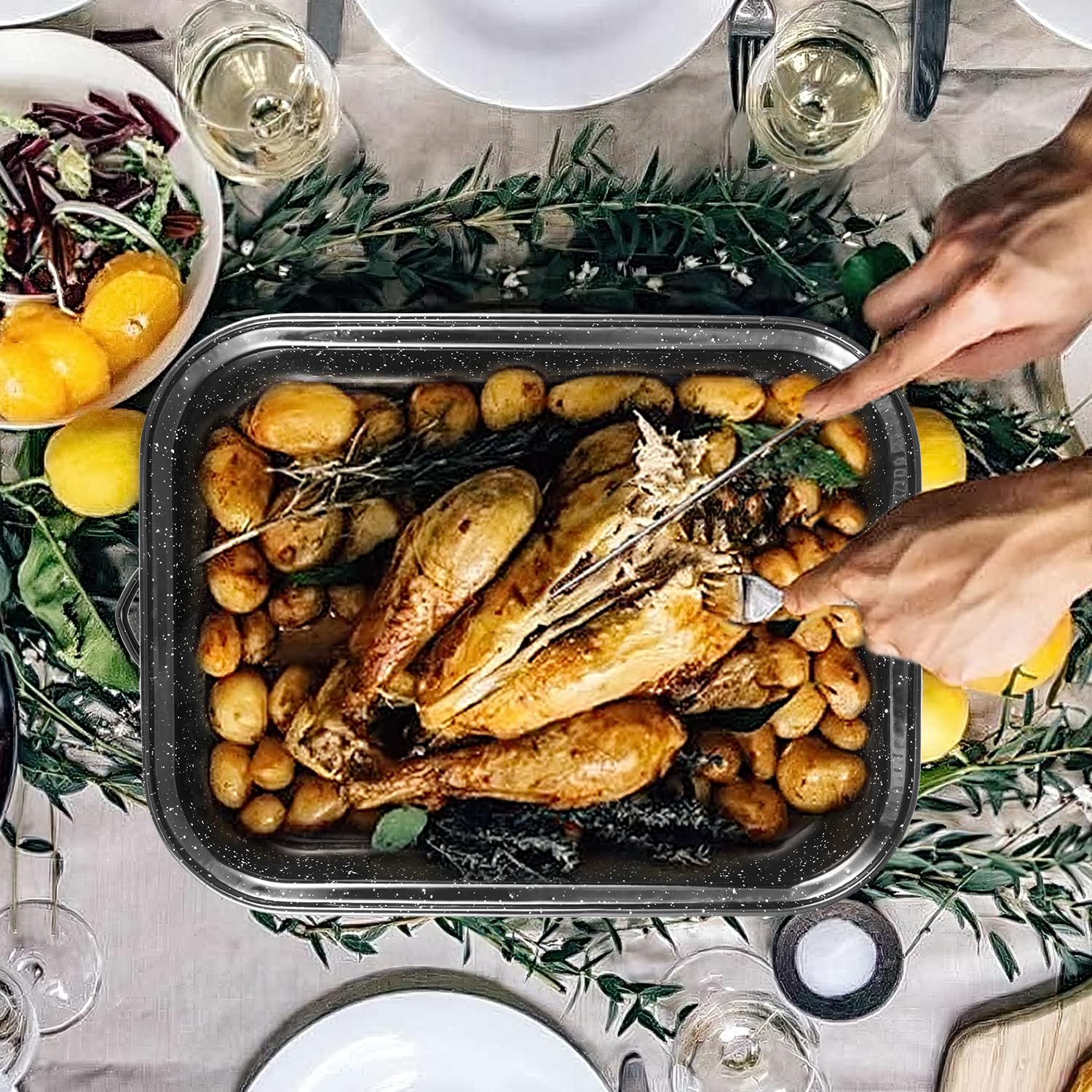 JY COOKMENT comparaison à la main montrant échelle et grand volume utile