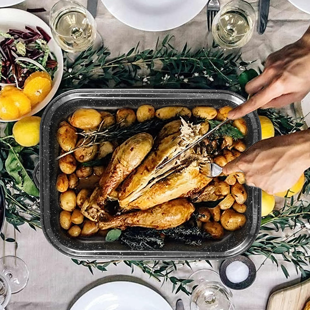 JY COOKMENT comparaison à la main montrant échelle et grand volume utile