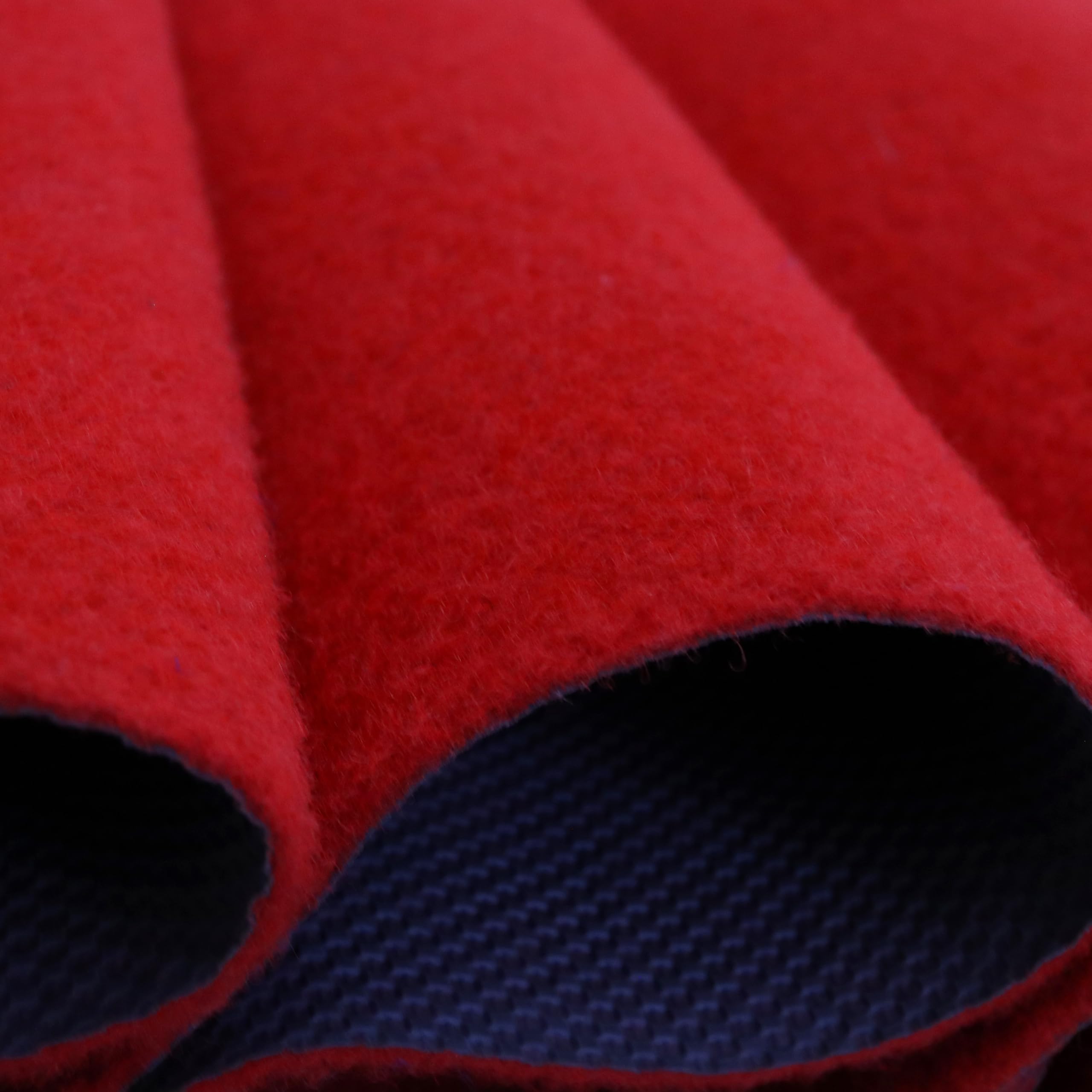Kaloikos tapis installé pour un mariage créant une allée élégante
