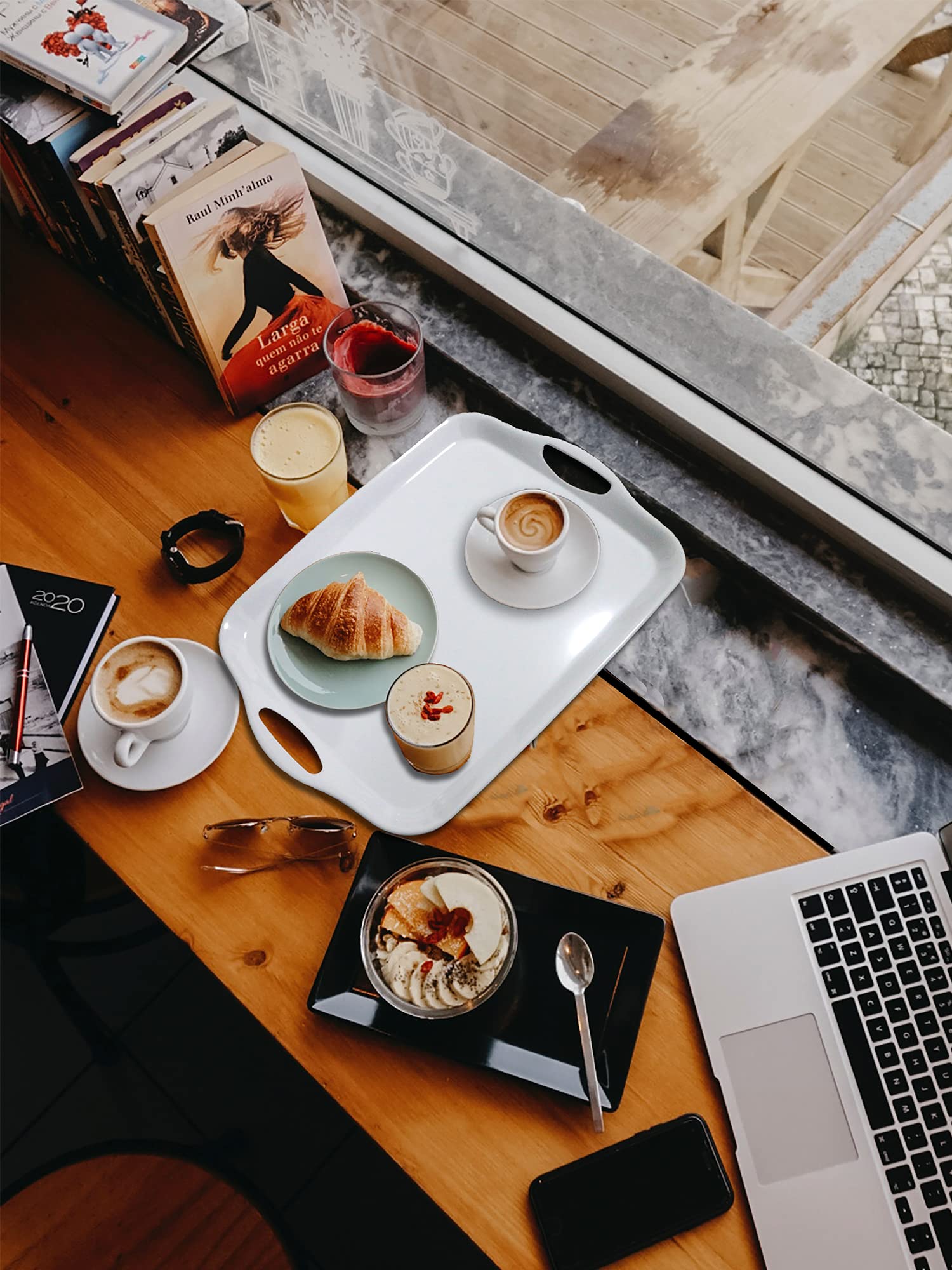 KAQAHIDO plateau en usage au lit, confort et stabilité pour repas