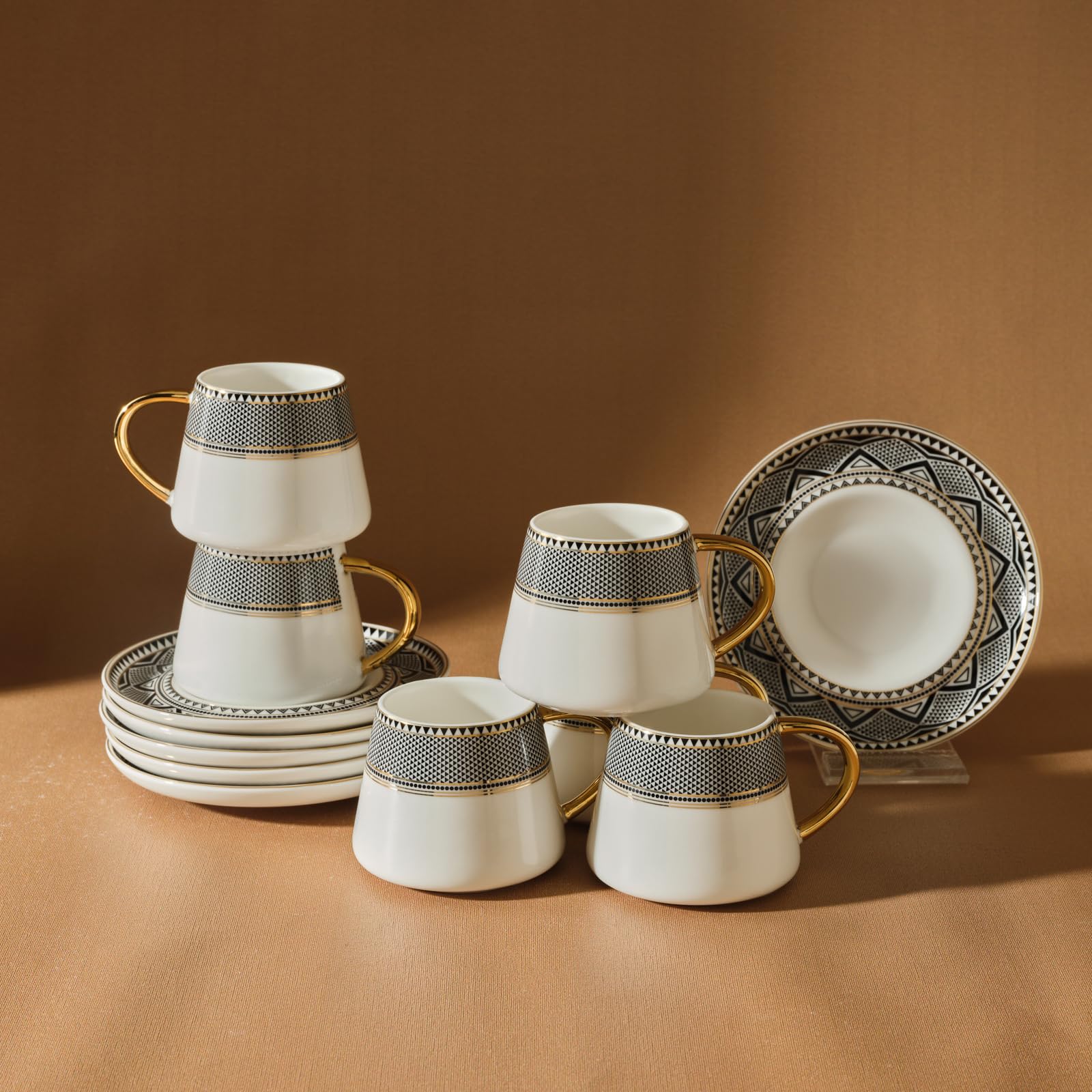 KARACA tasses face ensemble montrant élégance et unité
