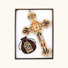 KARMA AND LUCK croix face avant montrant incrustations et présence apaisante