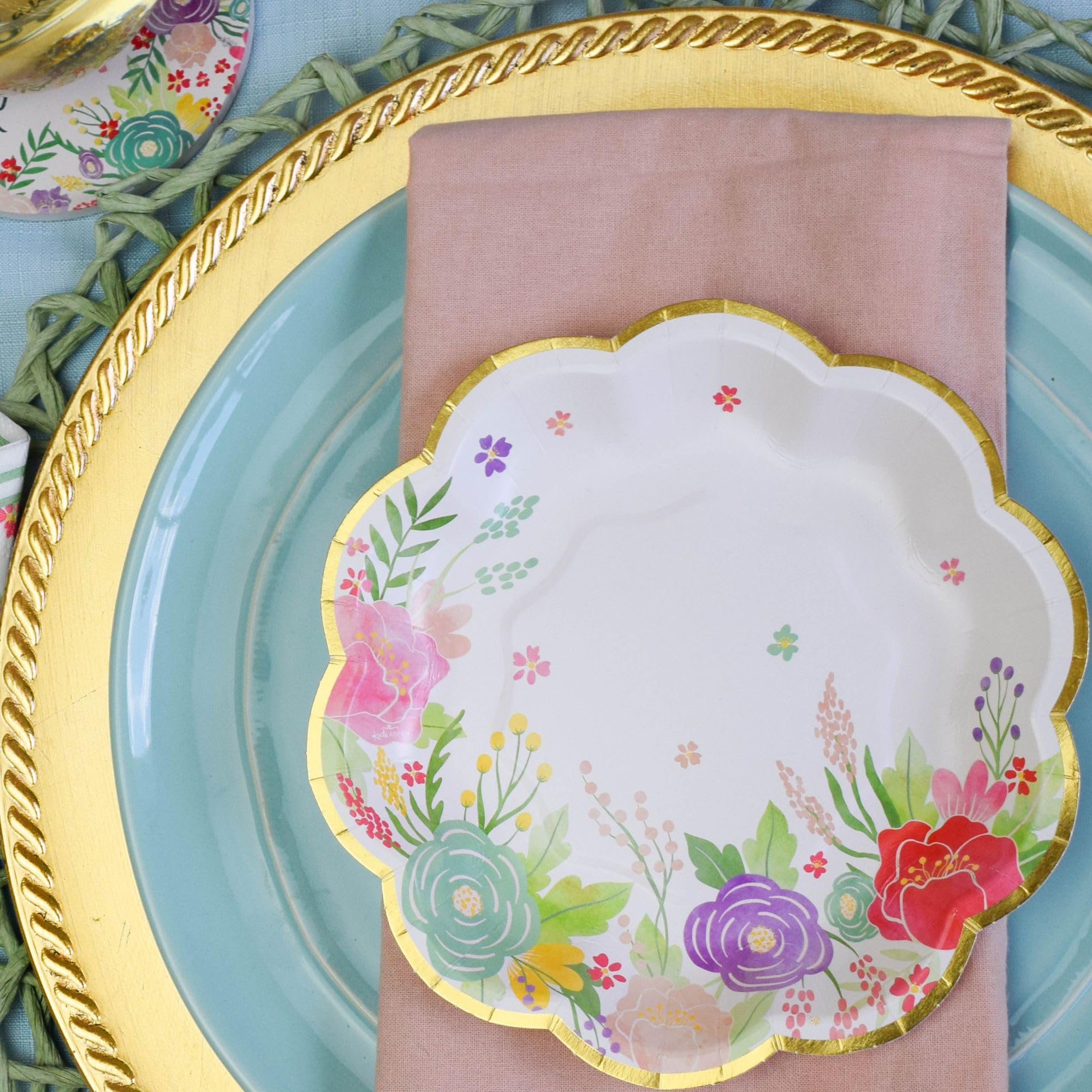 Kate Aspen détail bordure scallop soulignant allure vintage élégante
