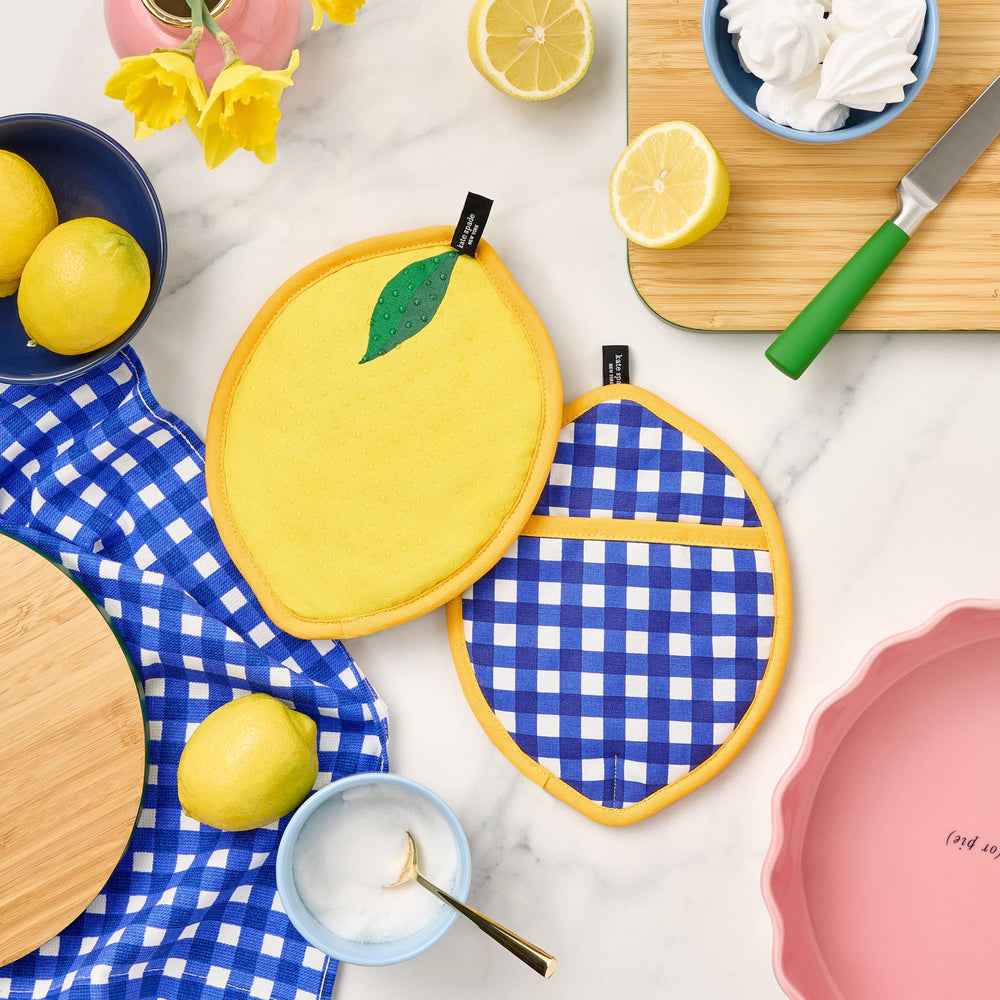 kate spade new york gros plan sur tissu en coton matelassé, montre la texture protectrice