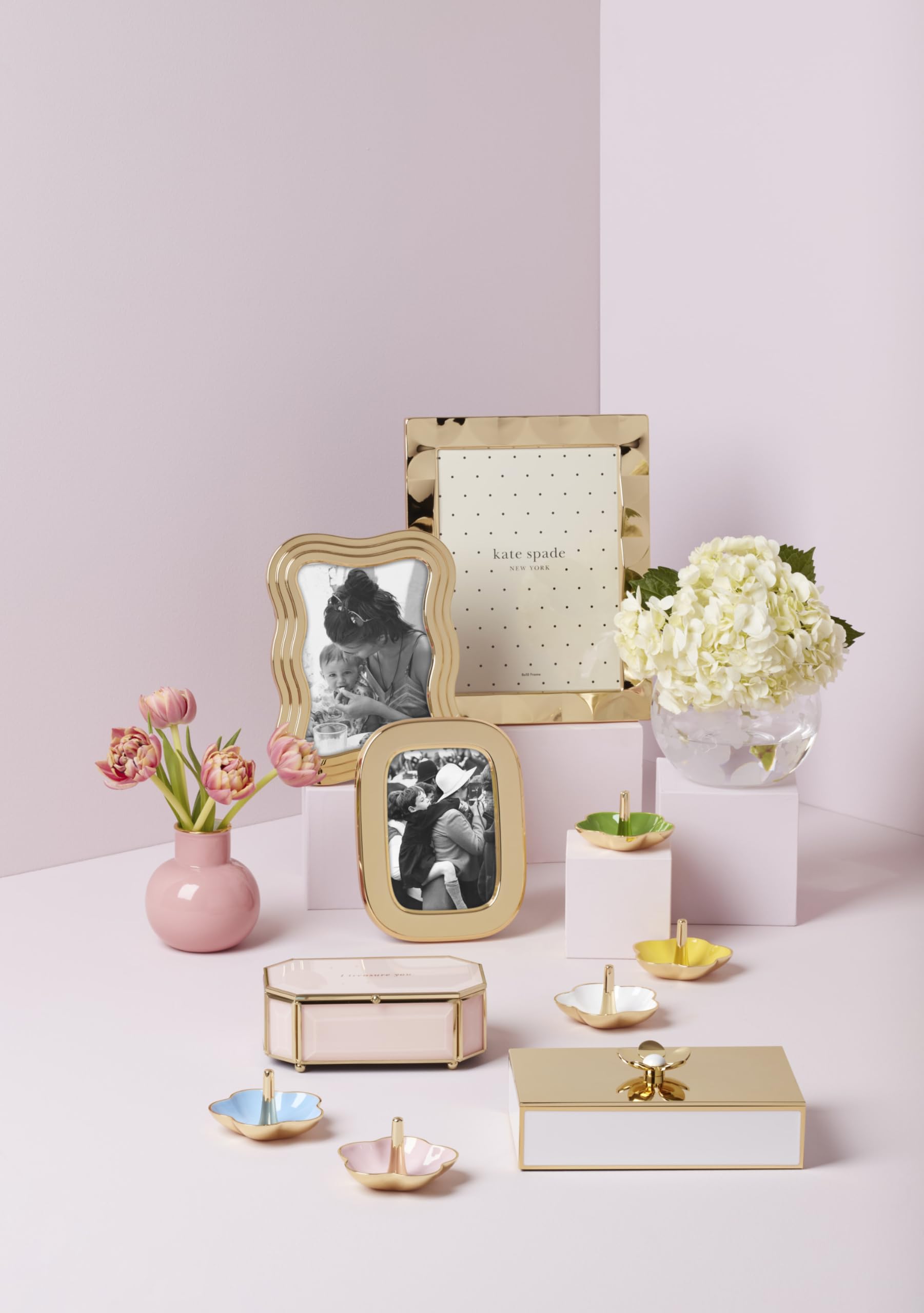 kate spade new york détail éclairage, texture brillante valorise décor
