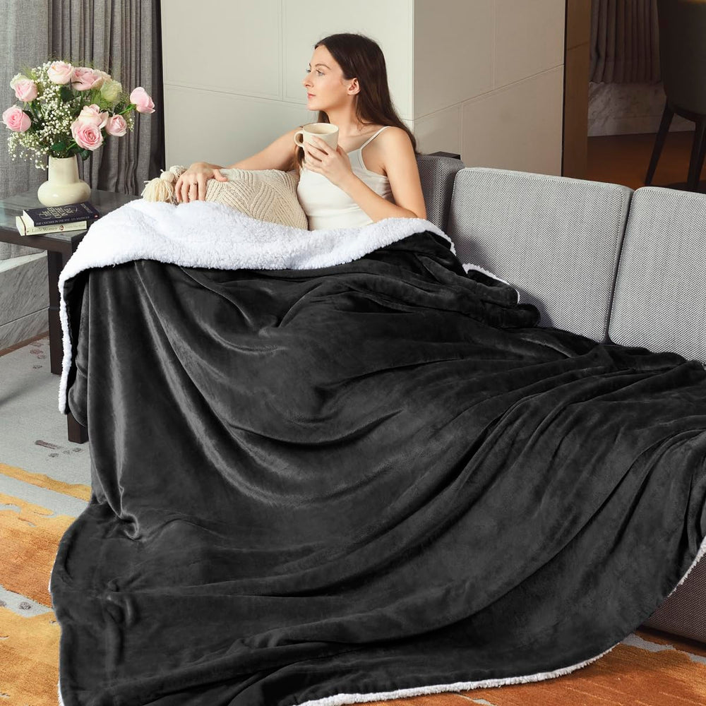 KAWAHOME plaid utilisé sur canapé pour confort et style