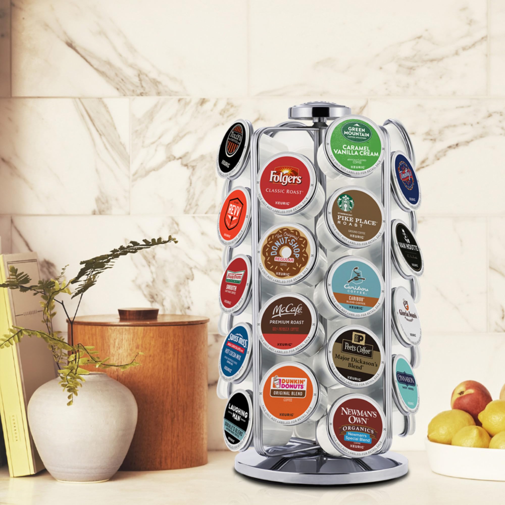 Keurig carrousel à côté d'une machine Keurig pour intégration esthétique