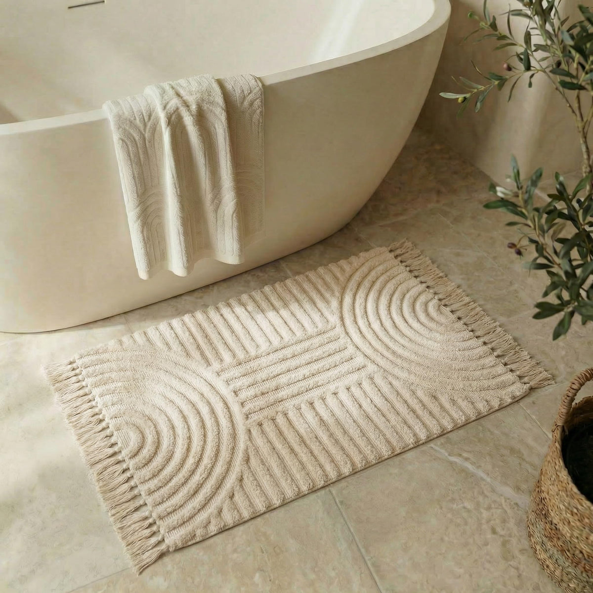 KIBAGA tapis face entier écru présentant un style bohème chaleureux