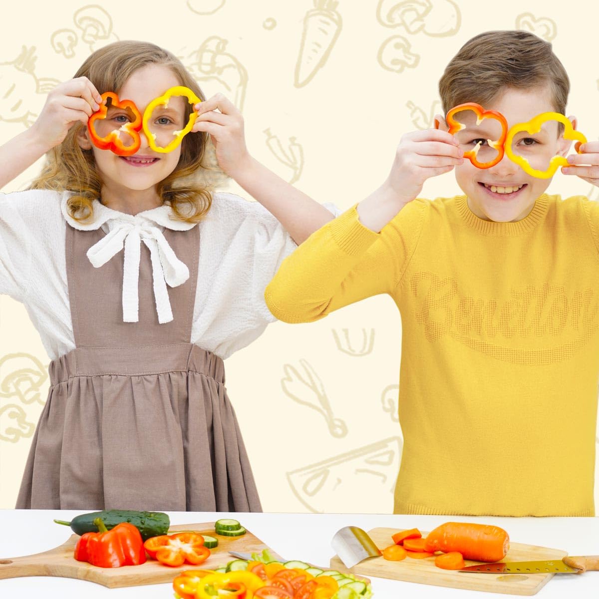 Kibbidea comparaison taille avec main adulte montrant proportions enfants