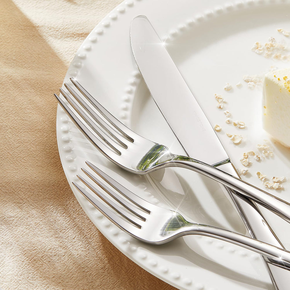 KINGSTONE comparaison taille à côté d'une assiette pour échelle visuelle