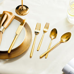 KINGSTONE service présenté sur table décorée, mise en valeur des repas