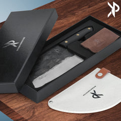 Kitchen Perfection cleaver en action découpant viande pour coupe précise