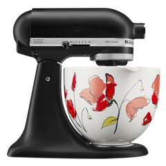 KitchenAid bol Poppy à côté d'ustensiles pour illustrer capacité 5 quart et échelle utile