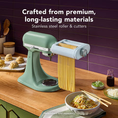 KitchenAid coupeur spaghetti en action produisant fils réguliers pour sauces