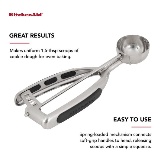 KitchenAid gros plan sur cuillère acier inoxydable montrant durabilité