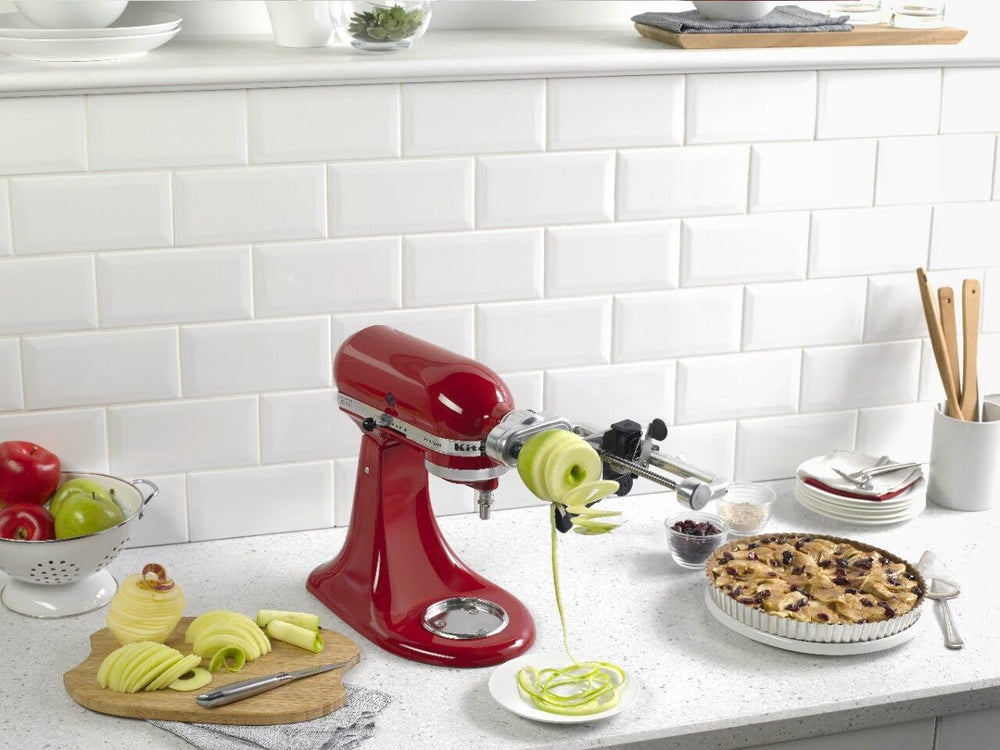 KitchenAid gros plan métal et fixation solide pour durabilité et stabilité