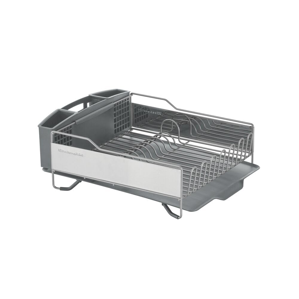 KitchenAid égouttoir en usage avec vaisselle variée pour séchage rapide
