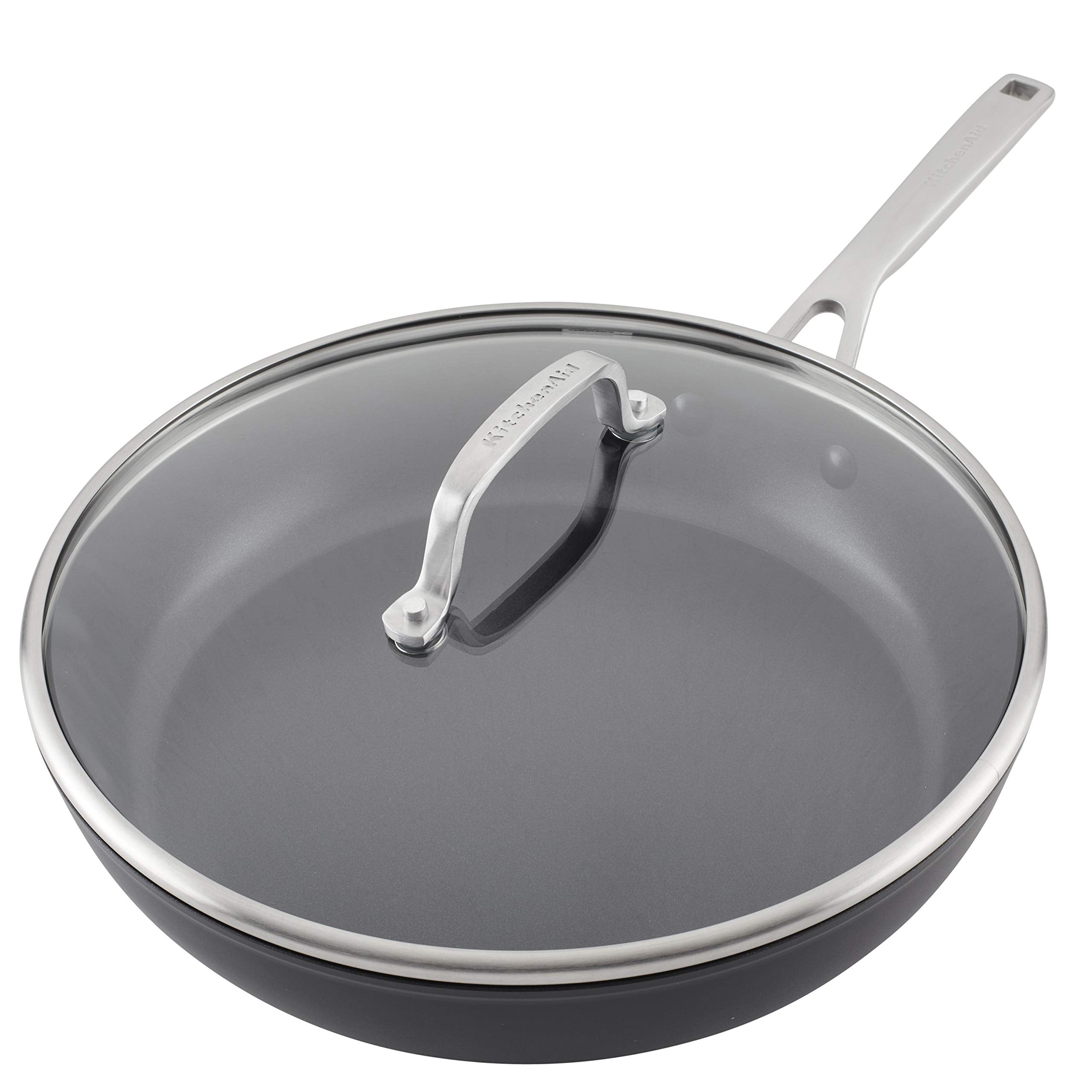KitchenAid posé sur plaque à induction montrant compatibilité multi-feux