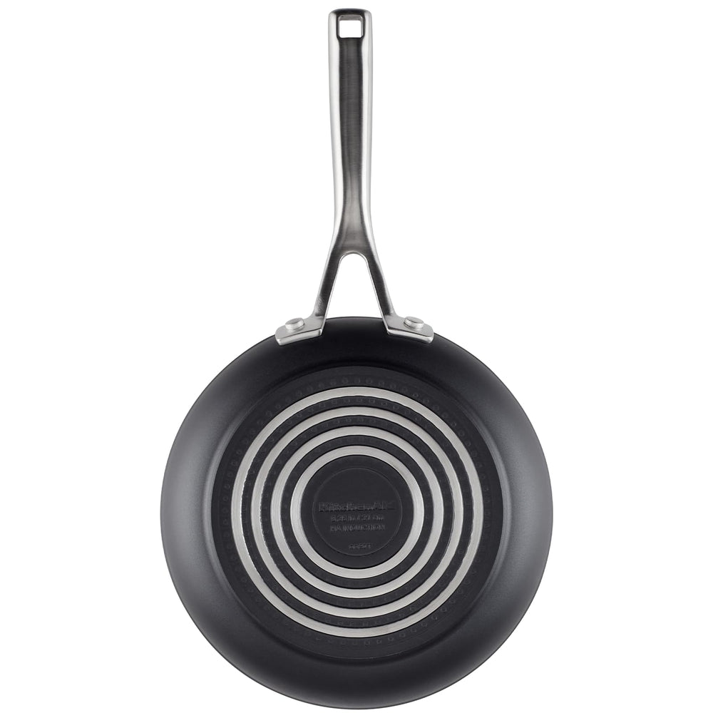 KitchenAid poêle allant au four démontrant résistance thermique