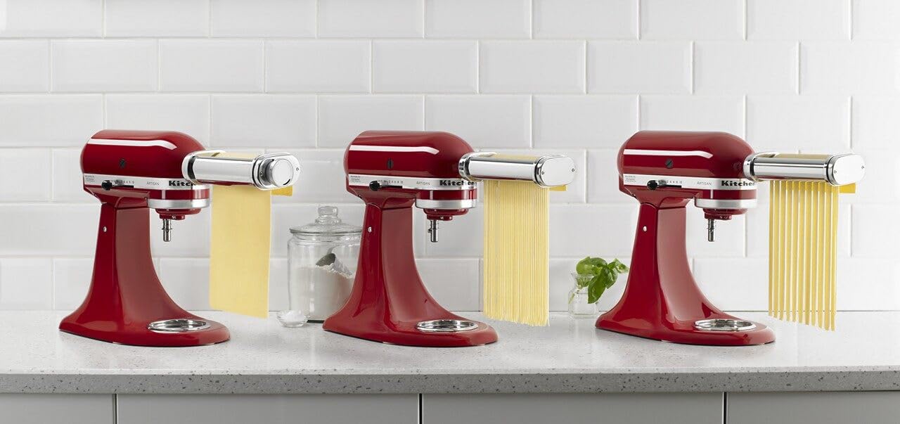 KitchenAid set KSMPRA en cuisine avec pâtes fraîches prêt à servir, usage domestique