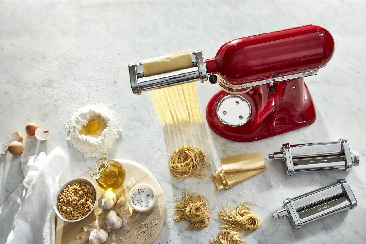 KitchenAid attachement KSMPRA monté sur robot sur socle en action, gain de temps