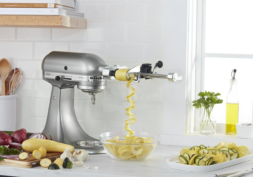 KitchenAid scène de cuisine avec spirales de légumes pour repas attractif