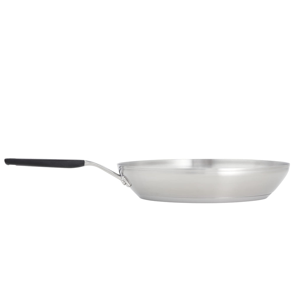 KitchenAid poêle dans lave-vaisselle illustrant entretien facile et gain de temps