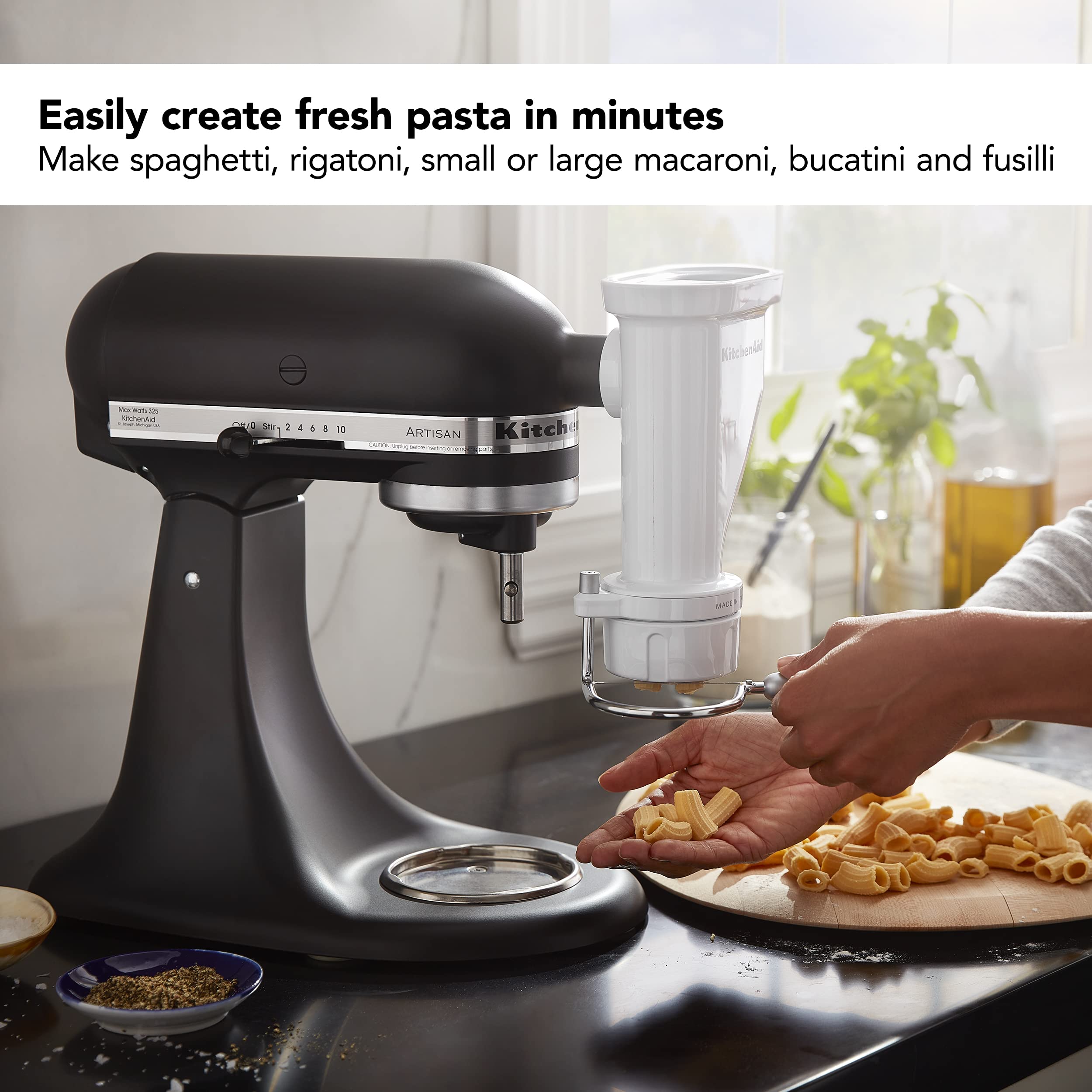 KitchenAid presse en action extrudant spaghetti pour gain de temps