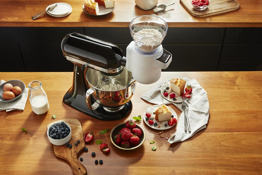 KitchenAid gros plan du tamis illustrant texture fine et résultats aérés