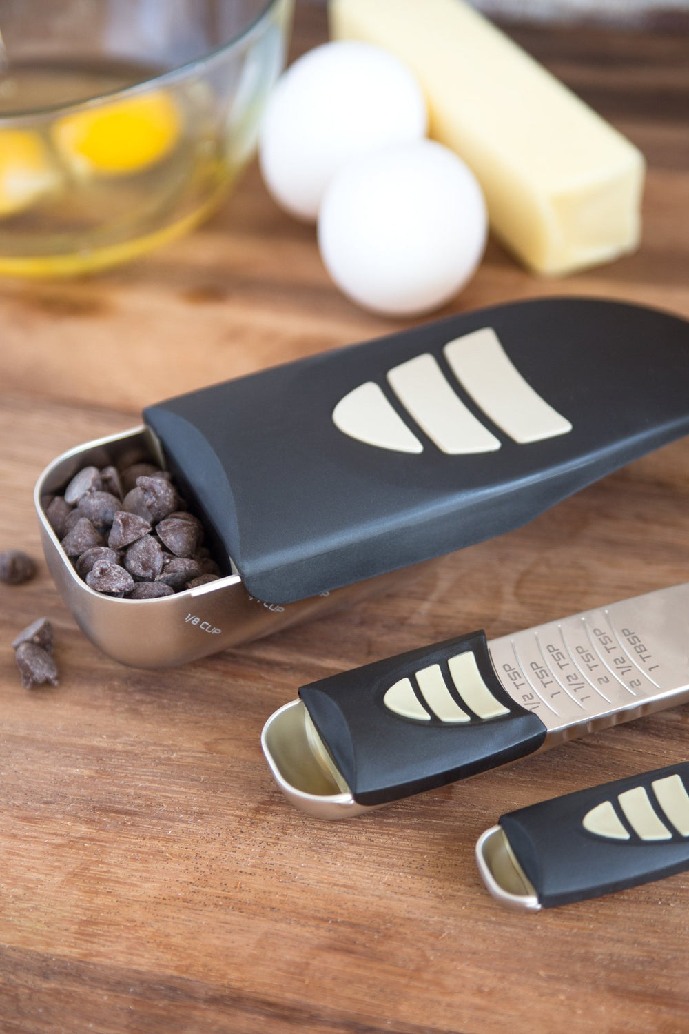KitchenArt comparaison de taille dans un tiroir, rangement compact et ordonné