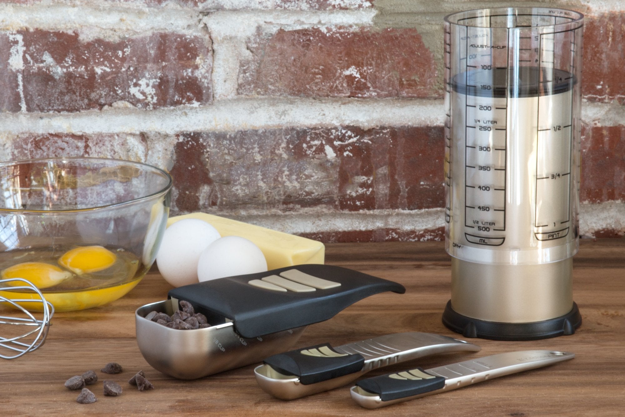 KitchenArt bord incliné en gros plan, nivellement net pour des quantités exactes