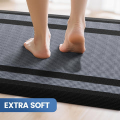 KitchenClouds tapis placé devant l'évier offrant confort durant la vaisselle