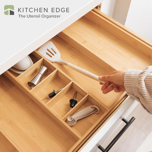 KitchenEdge gros plan du grain en acacia, solidité et esthétique naturelle