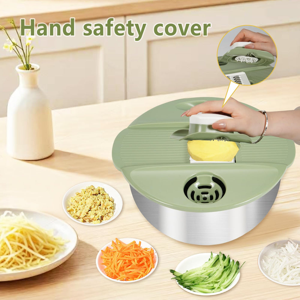 KITHELP essoreuse en situation cuisine préparant une grande salade rapidement