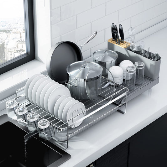 Kitsure égouttoir extensible vu de face organise la vaisselle et économise de l'espace