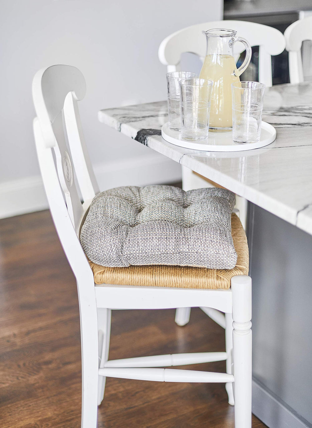 Klear Vu coussin près d'une règle montrant taille exacte et proportions