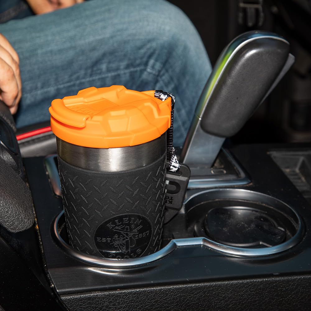 Klein Tools lanière magnétique rare earth fixant le tumbler sur une surface métallique