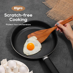 KLYRO spatule utilisée pour retourner sans rayer poêle