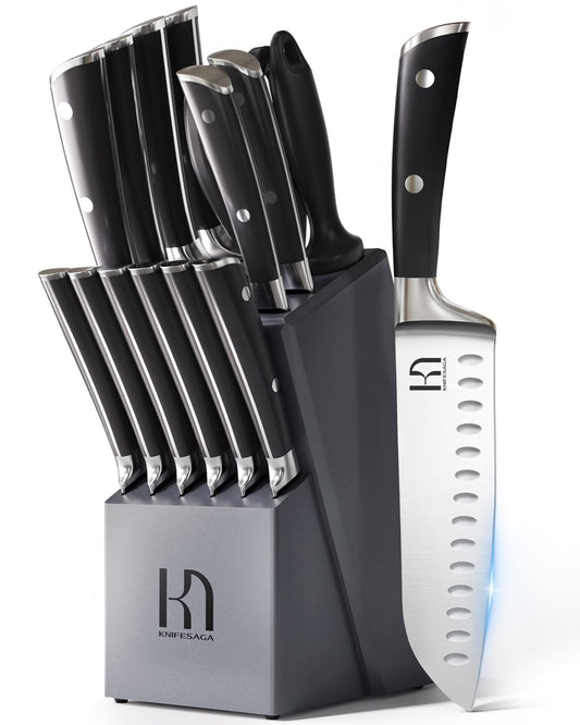 KnifeSaga vue de face du coffret complet montrant le bloc en acacia et les couteaux, organisation pratique