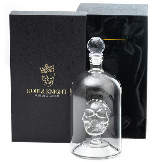 Kobi & Knight face avant de la carafe crâne montrant design et impact visuel