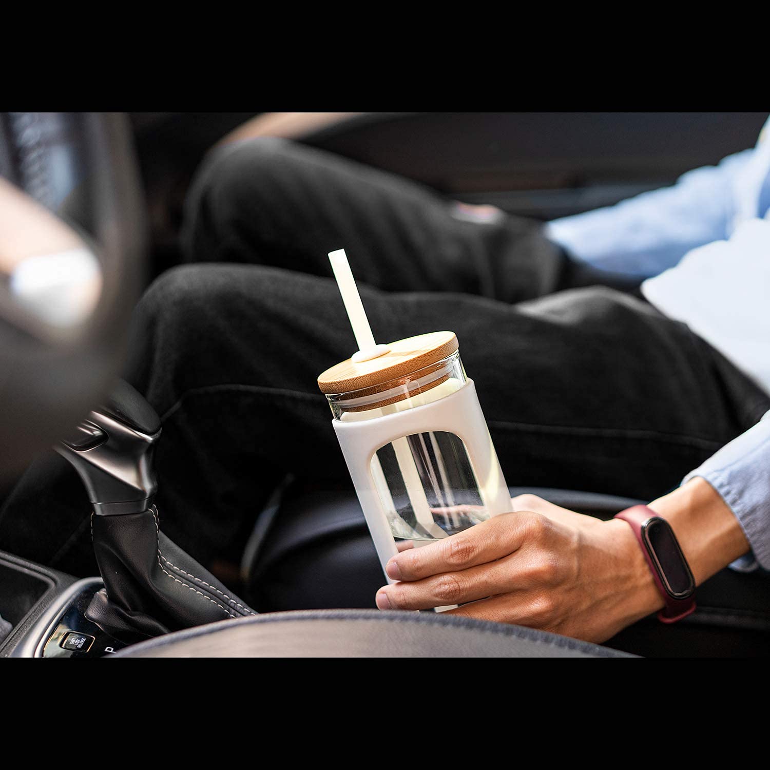 Kodrine gobelet en usage sur bureau pour transporter café glacé au travail