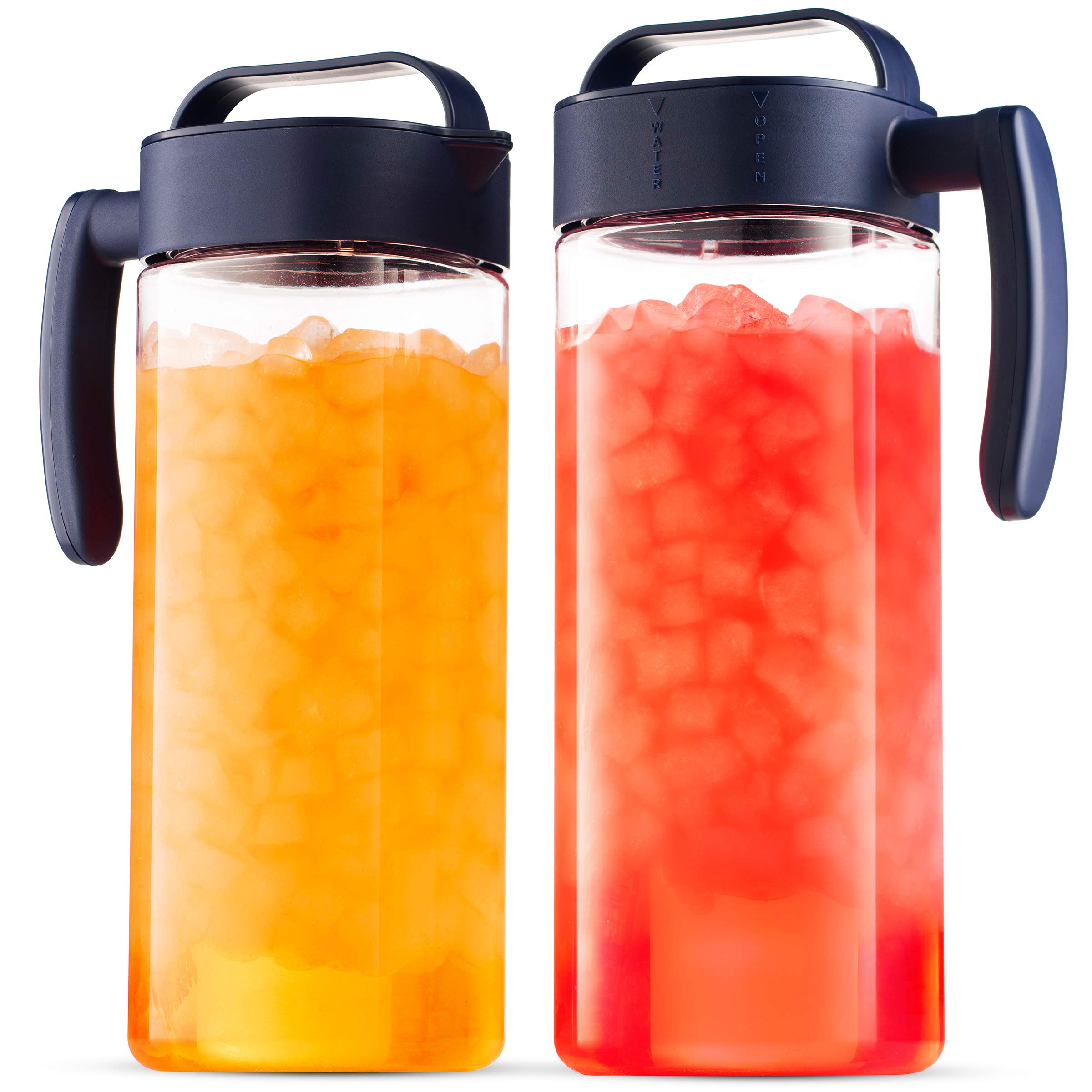 Komax pichet à côté d’un verre pour comparaison d’échelle claire