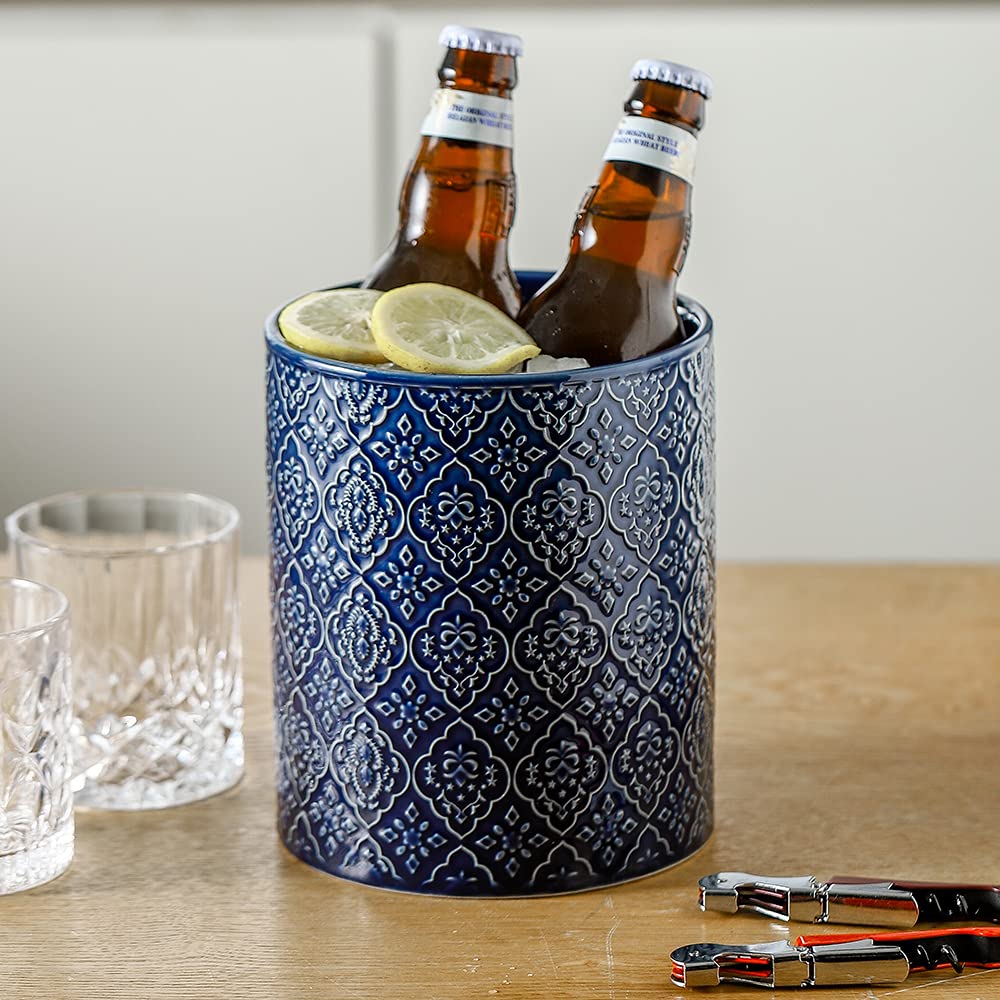 KOOV utilisé comme vase avec fleurs, polyvalence décorative et pratique