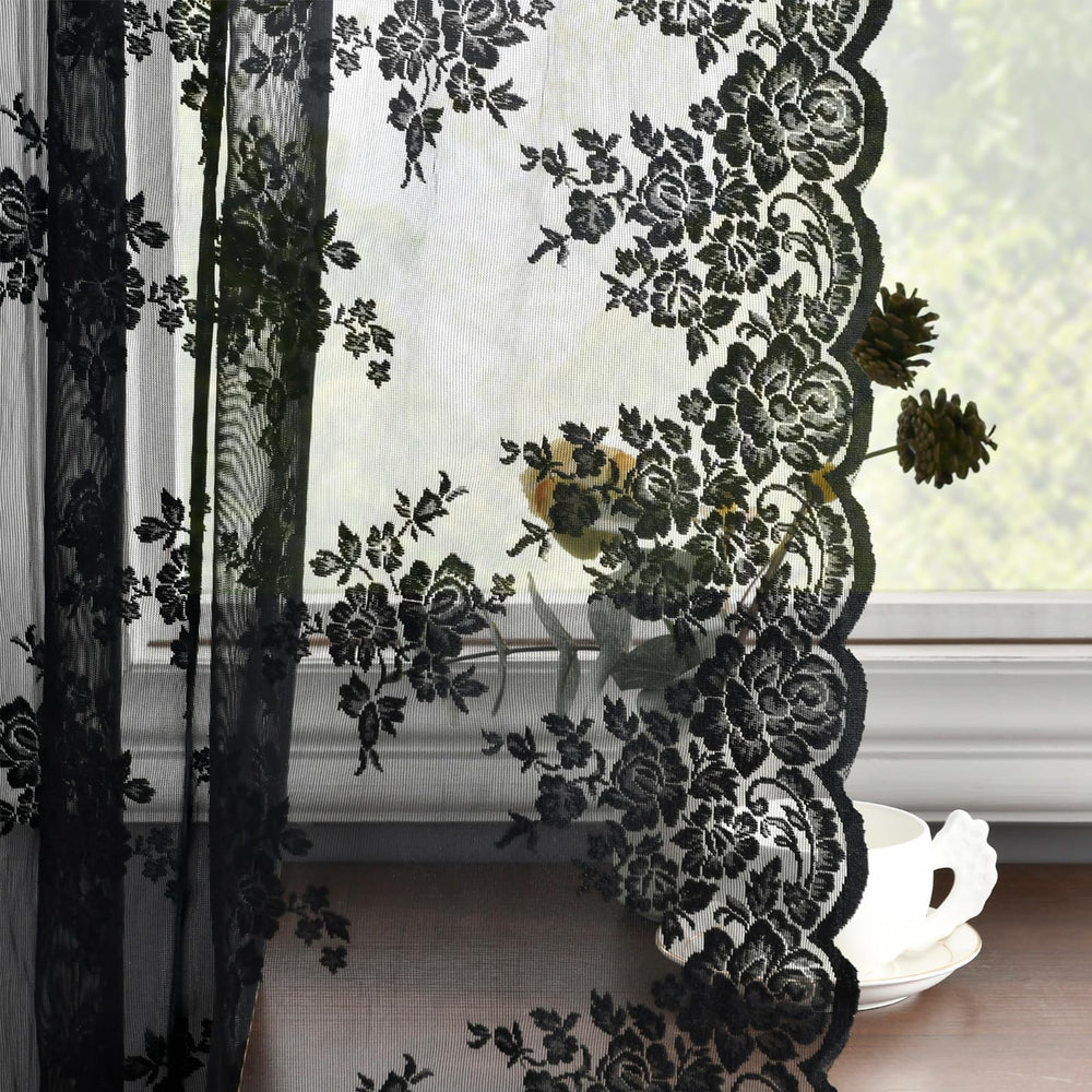 Kotile rideau en situation salon ajoutant ambiance dramatique