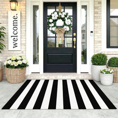 KOZYFLY tapis noir et blanc face avant apportant style graphique