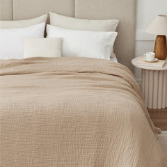 Kozyhvn plaid étalé sur lit king montrant couverture complète et confort