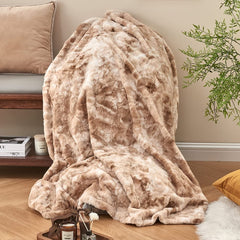 Krifey plaid drapé sur canapé apportant style et confort instantané