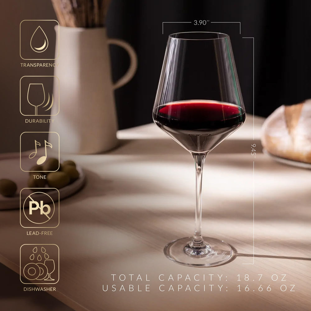 Krosno verre à côté d'une règle pour visualiser taille et proportions