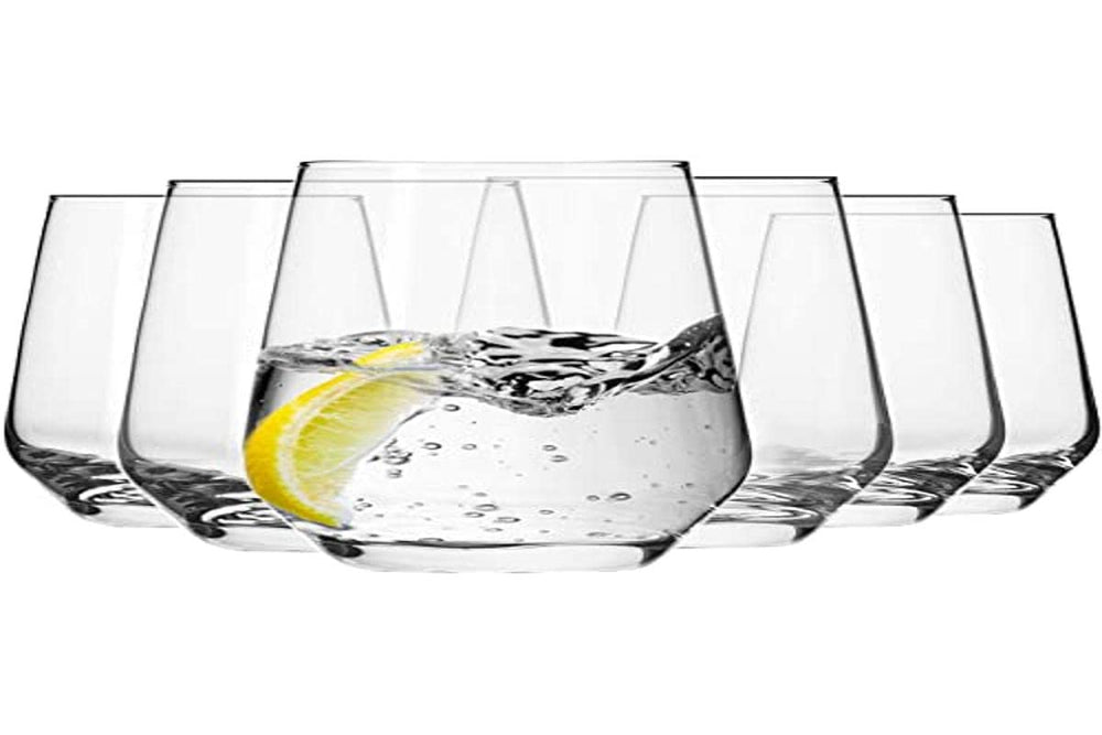 Krosno verre tenu en main pour évaluer la taille et préhension