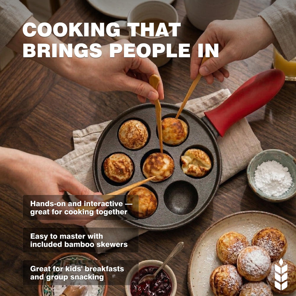 KUHA poêle en usage avec aebleskiver dorés illustrant une cuisson uniforme
